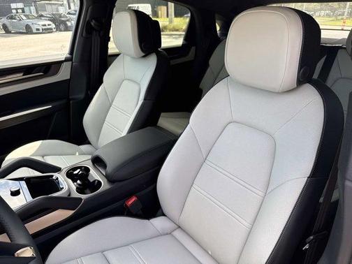 2026 Porsche Cayenne AWD