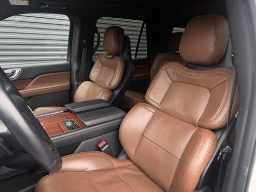 White Metallic 2022 Lincoln Navigator Reserve
