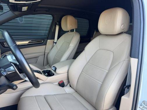 2022 Porsche Cayenne Platinum Edition