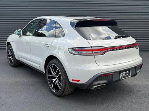 Chalk 2024 Porsche Macan
