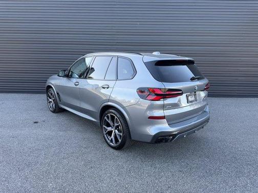 2024 BMW X5 M60i