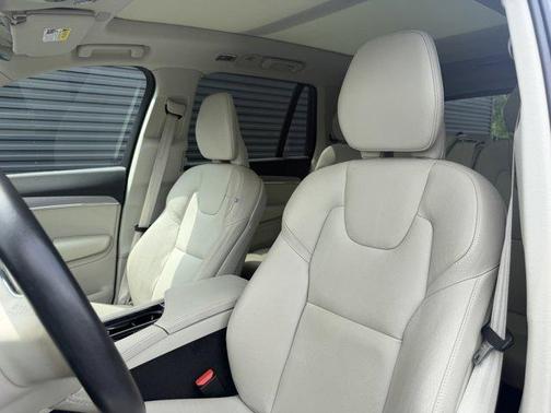 Denim Blue Metallic 2022 Volvo XC90 T5 Momentum 7 Passenger