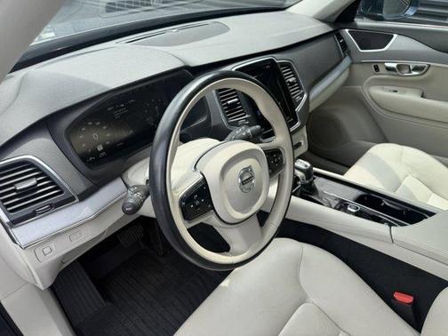 Denim Blue Metallic 2022 Volvo XC90 T5 Momentum 7 Passenger