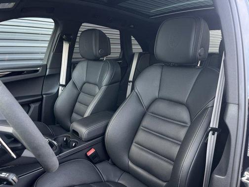 2026 Porsche Macan T