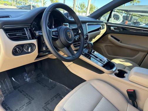 2022 Porsche Macan Base
