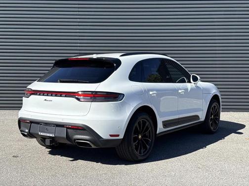 2022 Porsche Macan Base