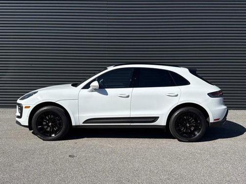 2022 Porsche Macan Base