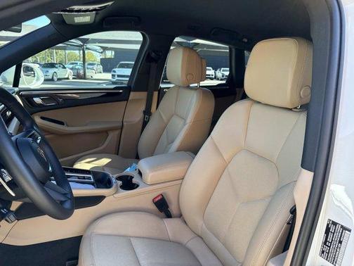 2022 Porsche Macan Base