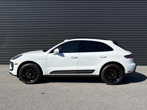 2022 Porsche Macan Base