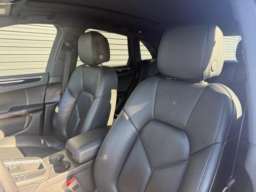 Sapphire Blue Metallic 2020 Porsche Macan Base