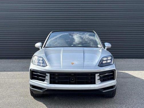Dolomite Silver Metallic 2026 Porsche Cayenne Base