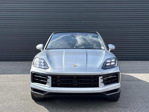 Dolomite Silver Metallic 2026 Porsche Cayenne Base
