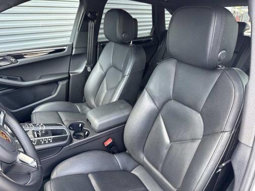 2021 Porsche Macan Base