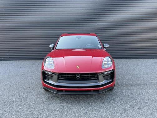 2025 Porsche Macan T