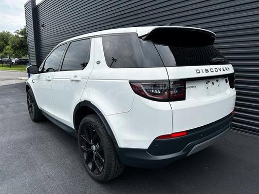 Fuji White 2021 Land Rover Discovery Sport SE