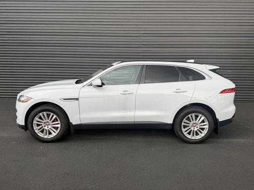 Yulong White 2019 Jaguar F-PACE 25t Prestige