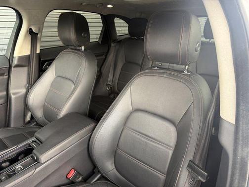 Yulong White 2019 Jaguar F-PACE 25t Prestige