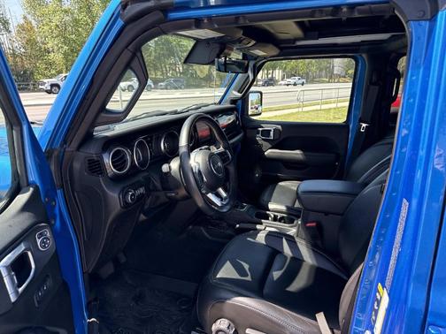 Hydro Blue Pearlcoat 2021 Jeep Wrangler Unlimited Rubicon 392