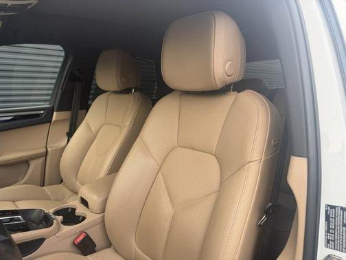 Carrara White Metallic 2022 Porsche Macan S