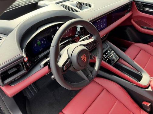 2026 Porsche Macan 4S