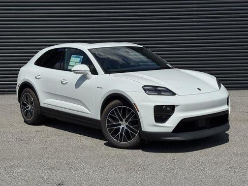 2025 Porsche Macan Base