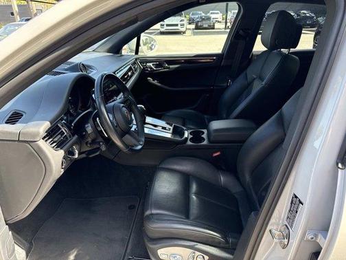 2022 Porsche Macan Base