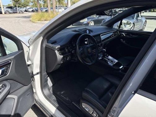 2022 Porsche Macan Base