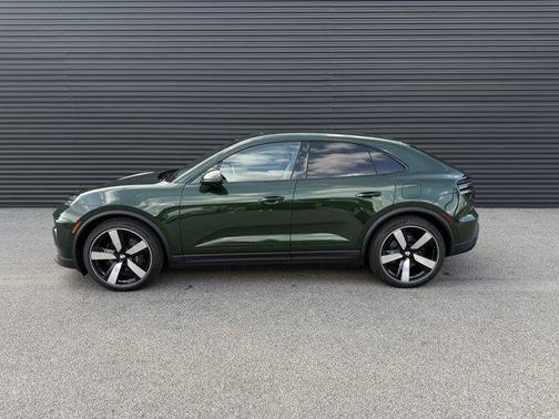 2026 Porsche Macan 4
