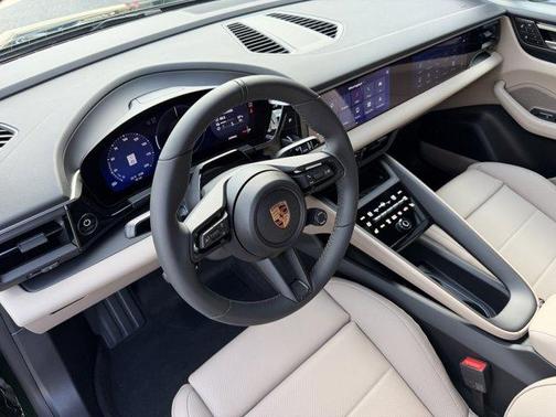 2026 Porsche Macan 4