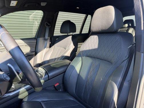 Gray Metallic 2025 BMW X7 M60i