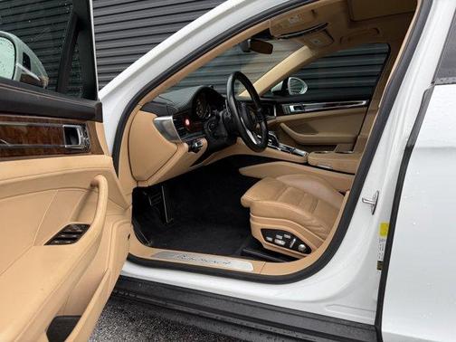 2018 Porsche Panamera E-Hybrid 4