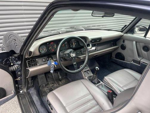 1992 Porsche 911 Carrera 2