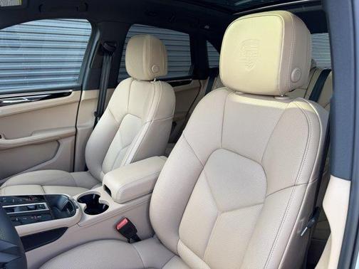 2025 Porsche Macan S