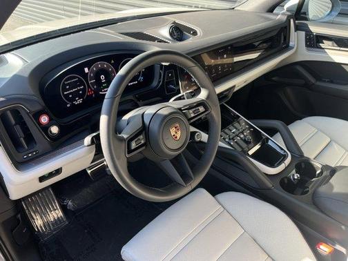 2025 Porsche Cayenne S