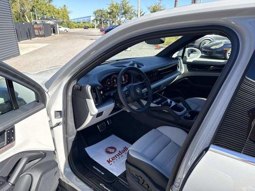 2025 Porsche Cayenne S