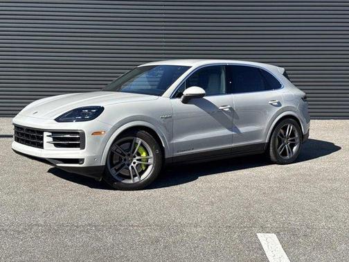 2025 Porsche Cayenne S