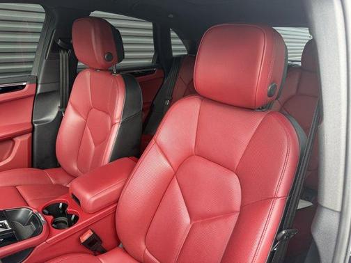 2023 Porsche Macan S