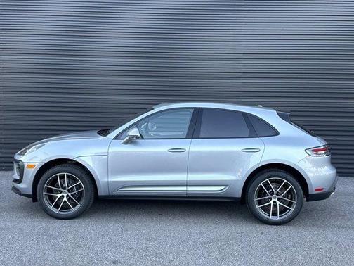 Dolomite Silver Metallic 2026 Porsche Macan Base