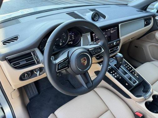 Dolomite Silver Metallic 2026 Porsche Macan Base
