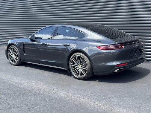 Volcano Grey Metallic 2018 Porsche Panamera 4