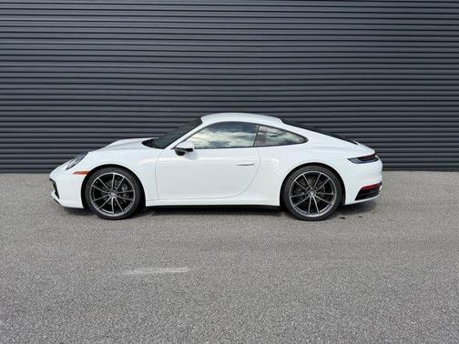 2022 Porsche 911 Carrera