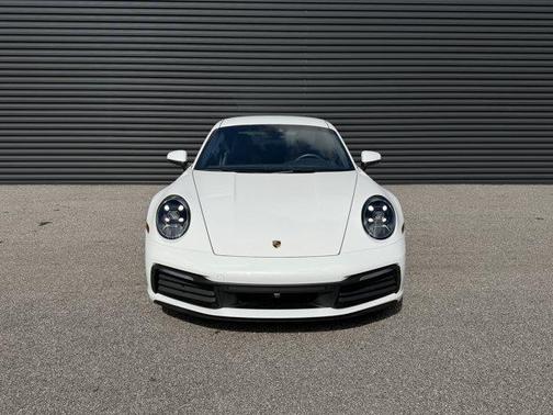2022 Porsche 911 Carrera