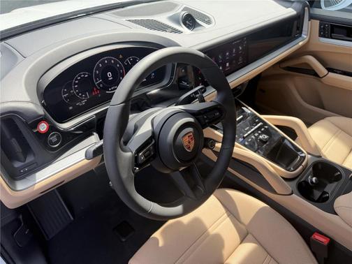 Carrara White Metallic 2026 Porsche Cayenne S