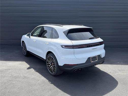 Carrara White Metallic 2026 Porsche Cayenne S