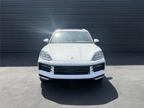Carrara White Metallic 2026 Porsche Cayenne S