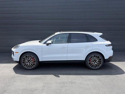 Carrara White Metallic 2026 Porsche Cayenne S