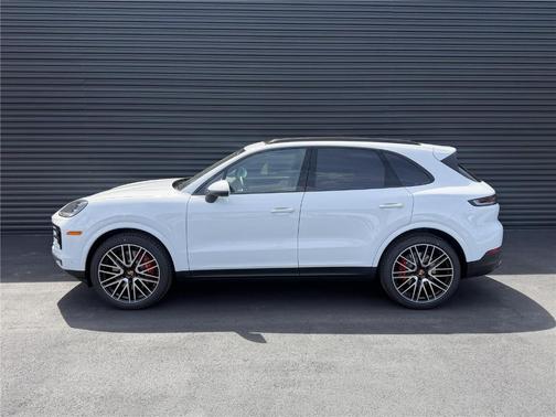 Carrara White Metallic 2026 Porsche Cayenne S