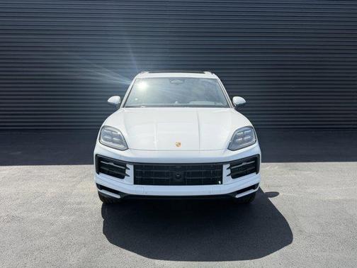 Carrara White Metallic 2026 Porsche Cayenne S