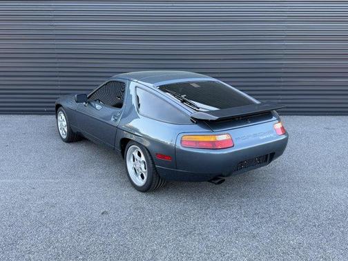1987 Porsche 928 S4