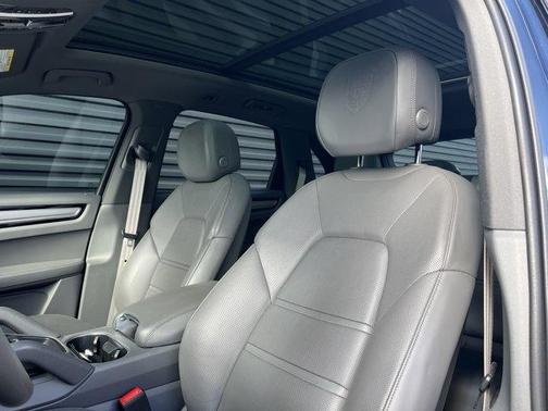 2022 Porsche Cayenne Platinum Edition